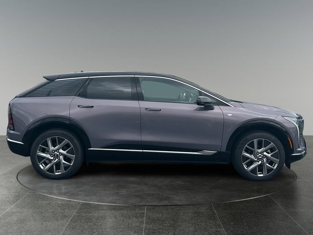 Used 2025 Cadillac Optiq Luxury 1 AWD/4WD image 11