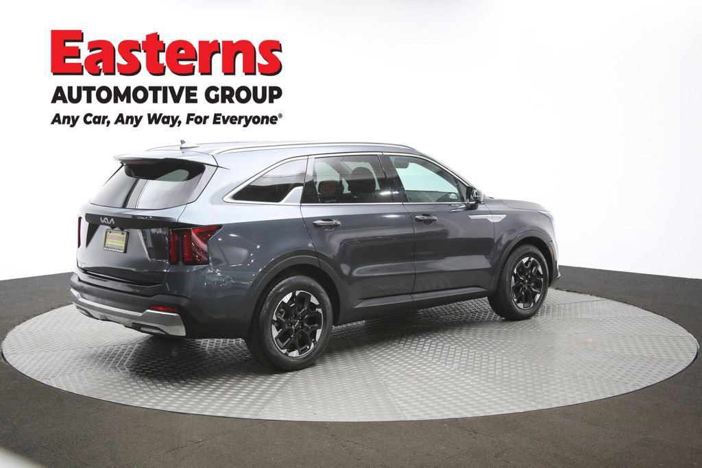 Used 2024 Kia Sorento S image 43