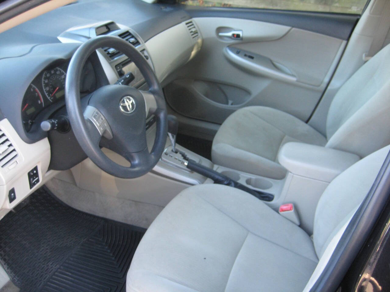 Used 2013 Toyota Corolla LE FWD image 11