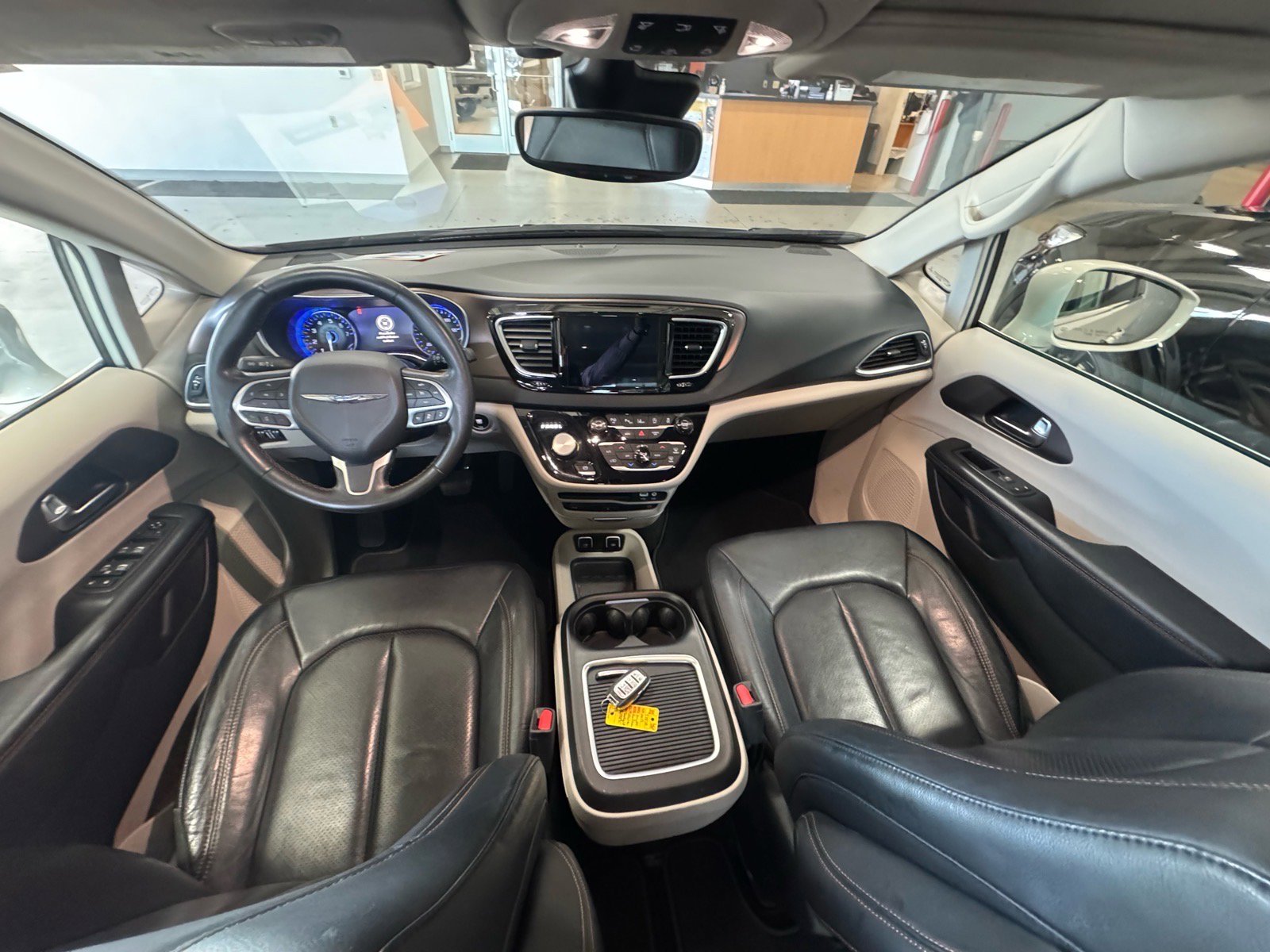 Used 2019 Chrysler Pacifica Touring-L Plus w/ Advanced Safetytec Group FWD image 15