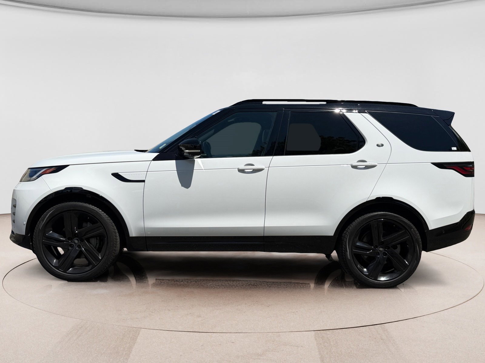 Used 2023 Land Rover Discovery S R-Dynamic AWD/4WD image 2