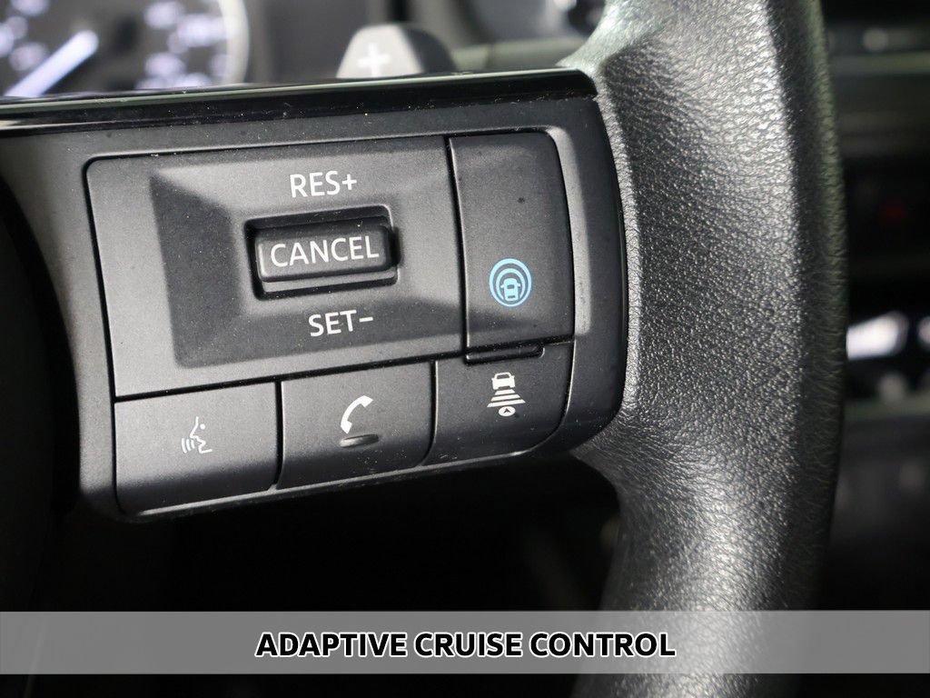 Used 2023 Nissan Rogue SV AWD/4WD image 3