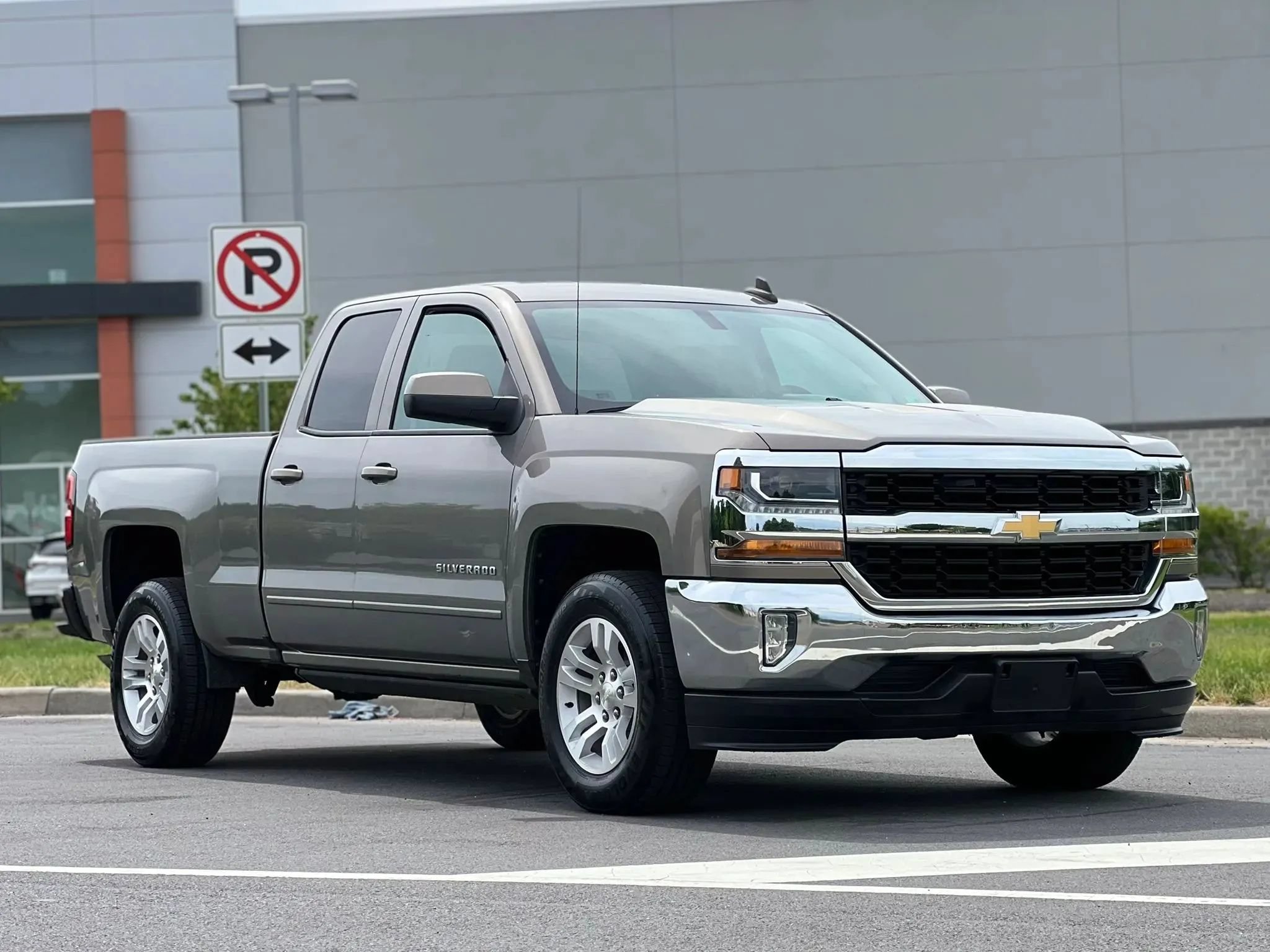 Used 2017 Chevrolet Silverado 1500 LT w/ All Star Edition RWD image 7