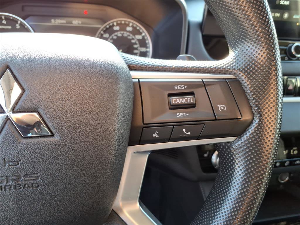 Used 2025 Mitsubishi Outlander ES image 20