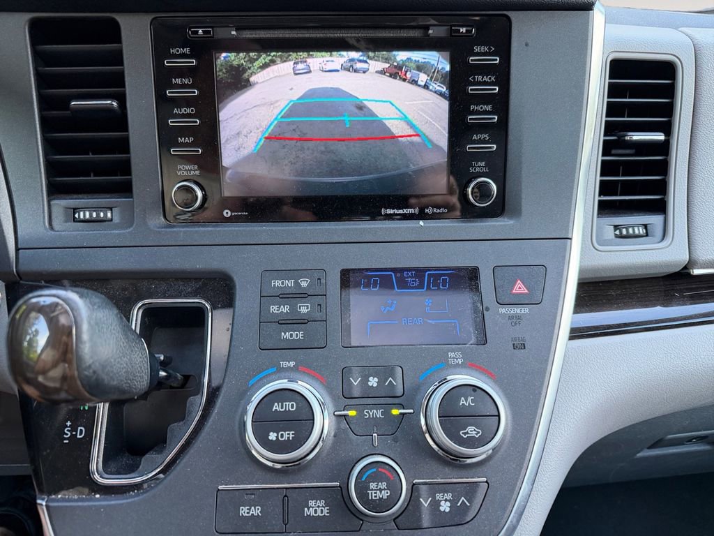 Used 2019 Toyota Sienna XLE FWD image 9