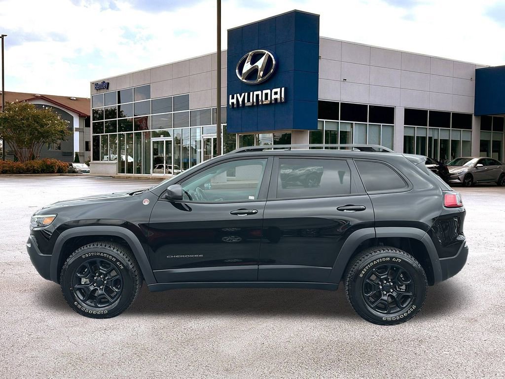 Used 2020 Jeep Cherokee Trailhawk image 2