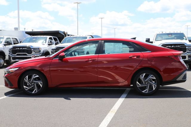 Used 2025 Hyundai Elantra SEL FWD image 4