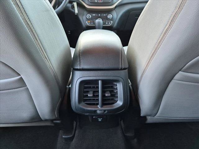 Used 2018 Jeep Cherokee Latitude FWD image 17