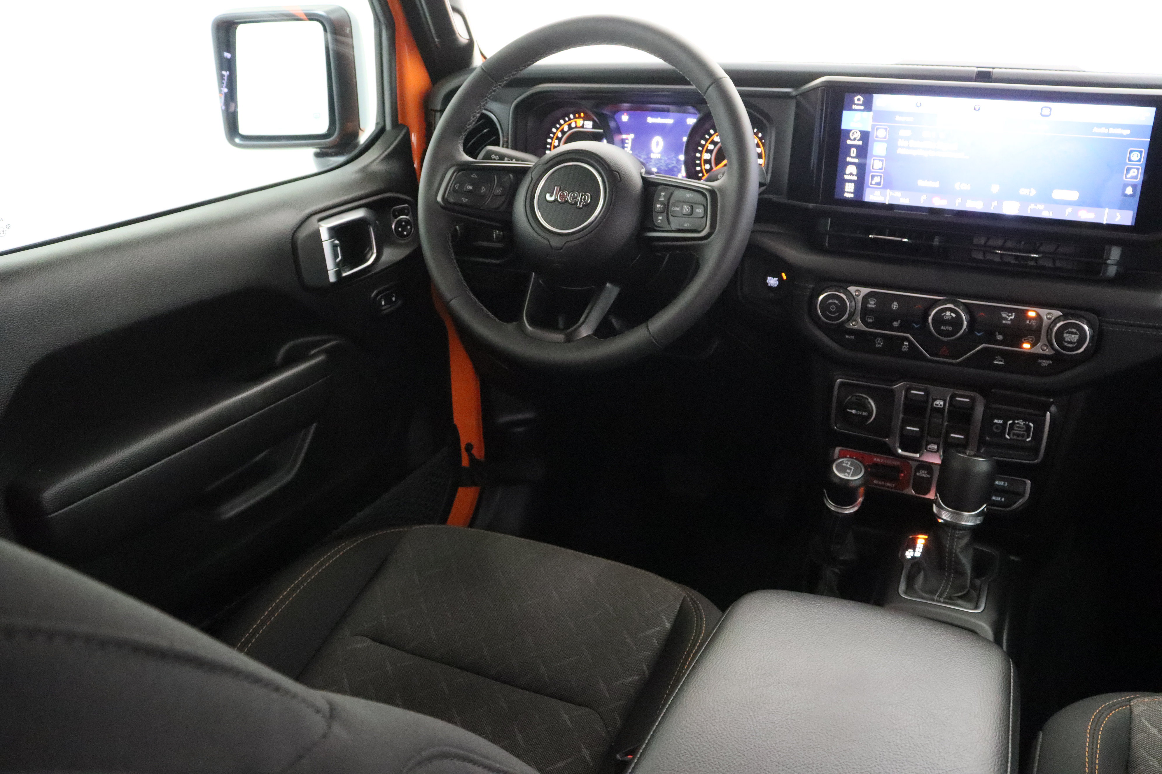 Used 2025 Jeep Gladiator Mojave w/ Convenience Group AWD/4WD image 31