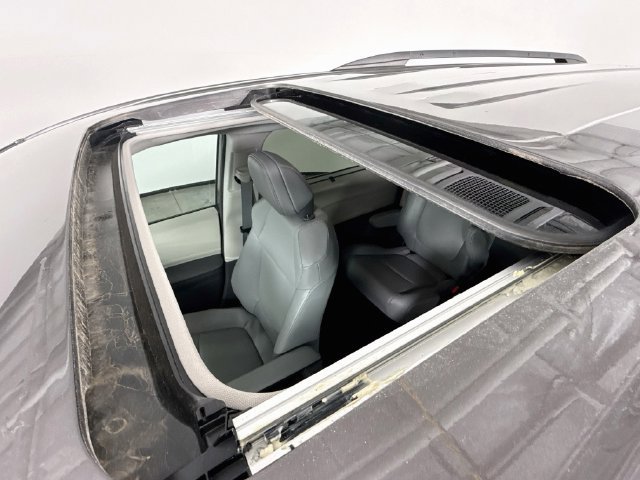 Certified 2024 Toyota Sienna XLE FWD image 23