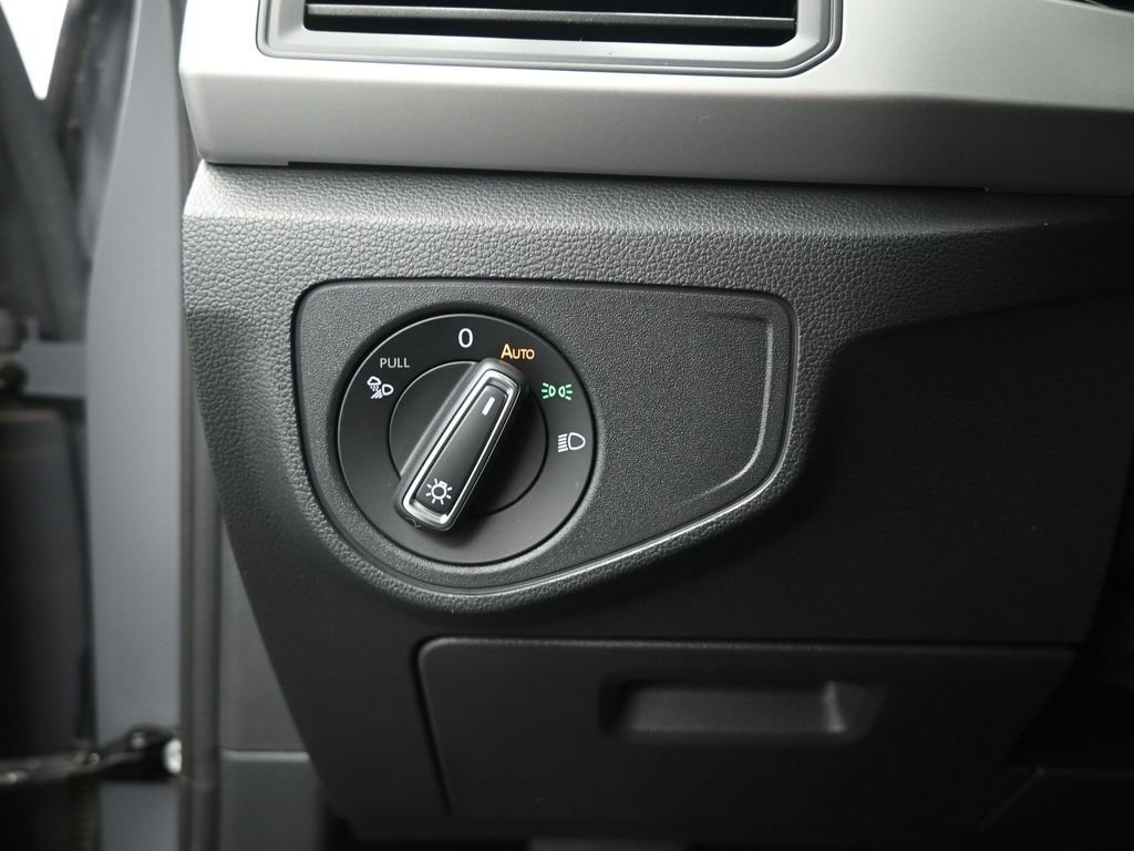 Used 2021 Volkswagen Atlas Cross Sport SE w/ Panoramic Sunroof Package image 12