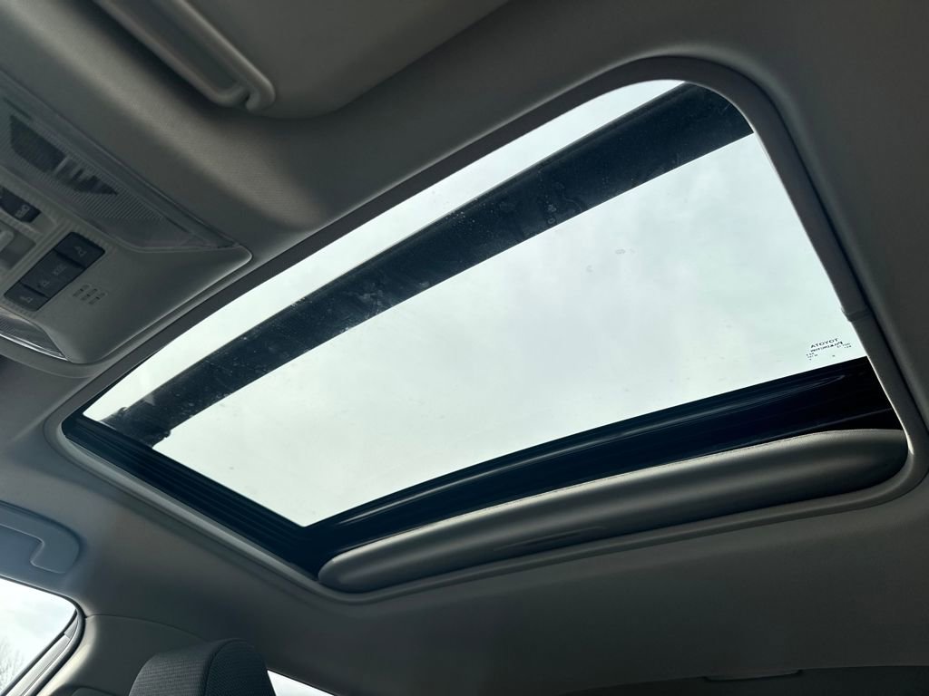 Used 2025 Toyota RAV4 XLE w/ Convenience Package image 29