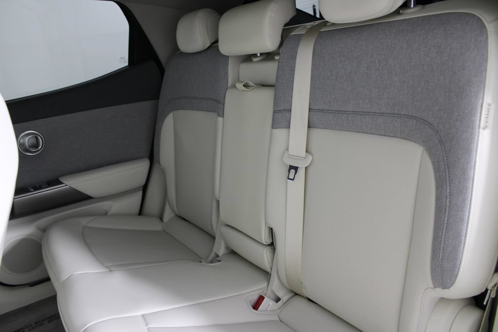 Used 2025 Genesis GV60 RWD image 18