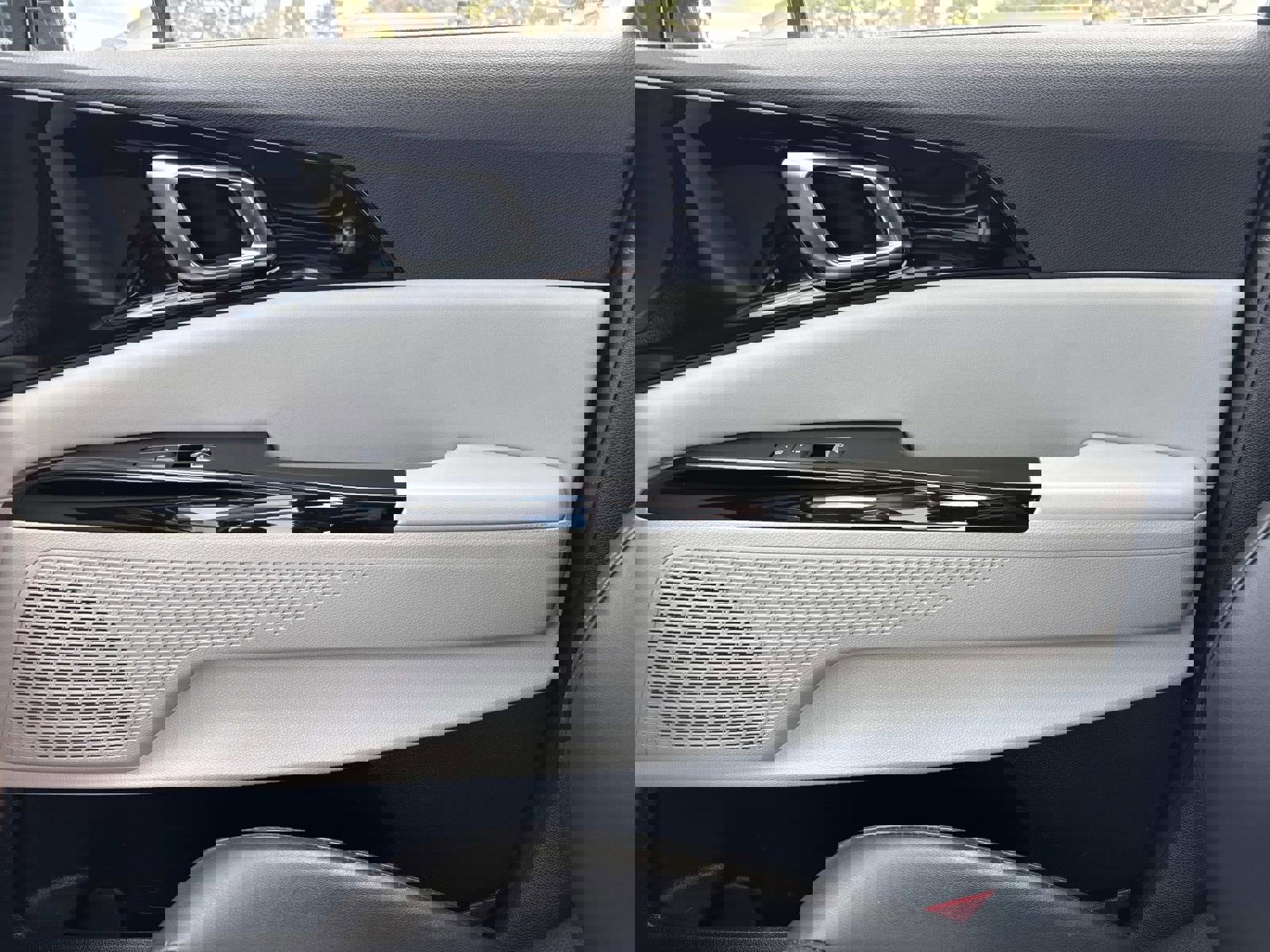 Used 2023 Kia Carnival SX image 24