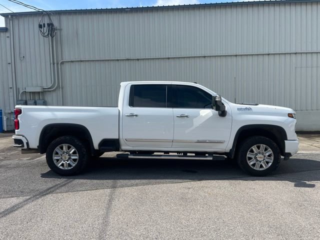 Used 2024 Chevrolet Silverado 2500 High Country AWD/4WD image 4