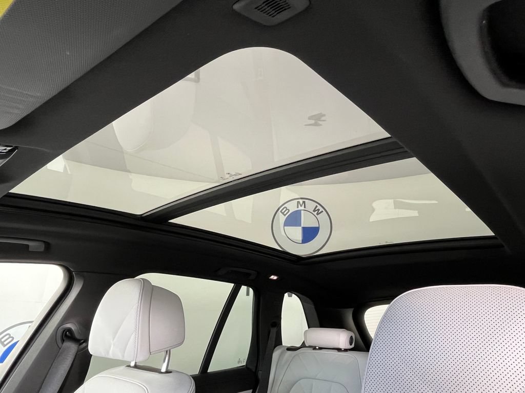 Used 2024 BMW X5 xDrive40i w/ M Sport Package AWD/4WD image 29