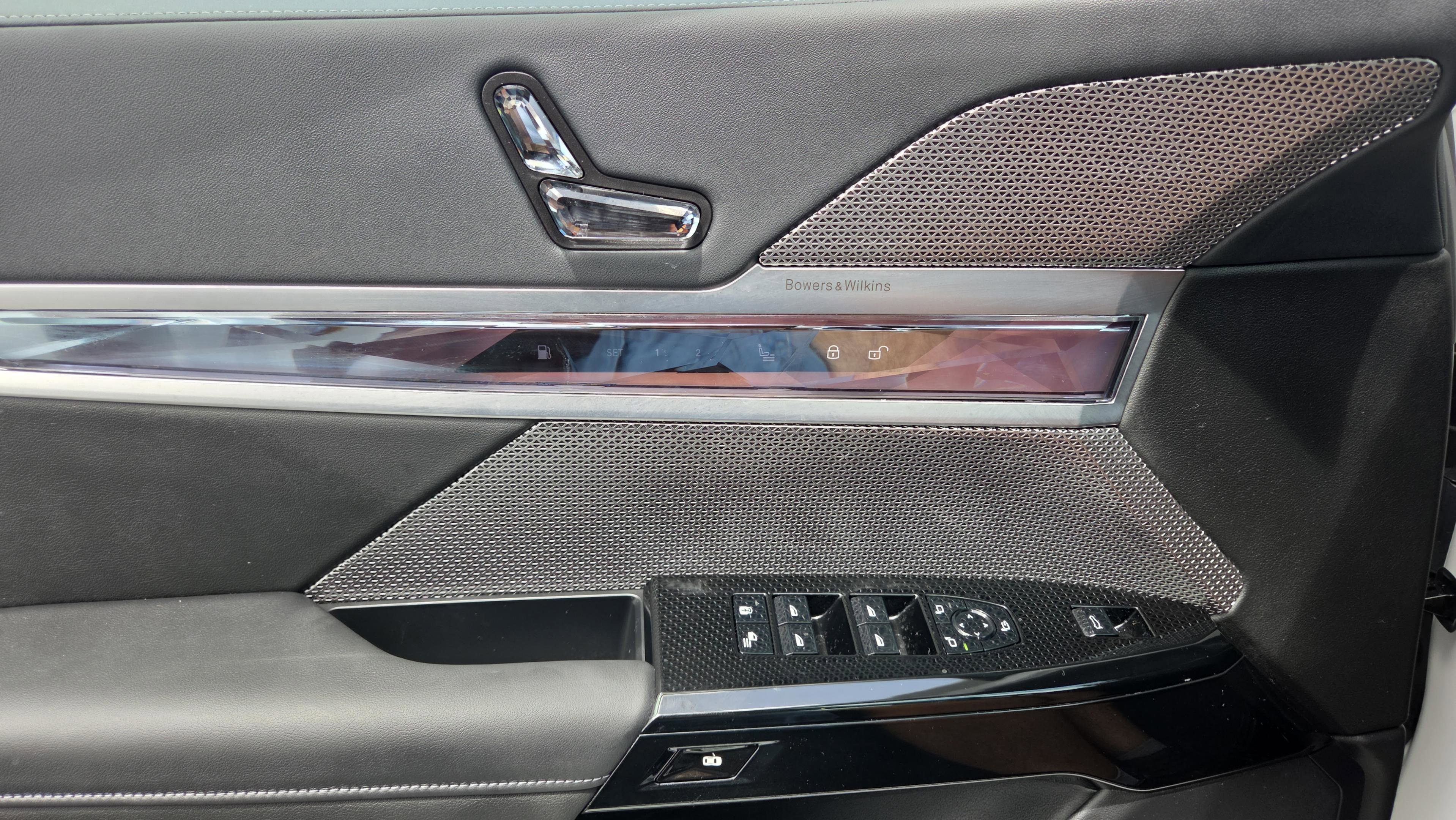 Used 2026 BMW 750e xDrive w/ Luxury Rear Seating Package AWD/4WD image 39