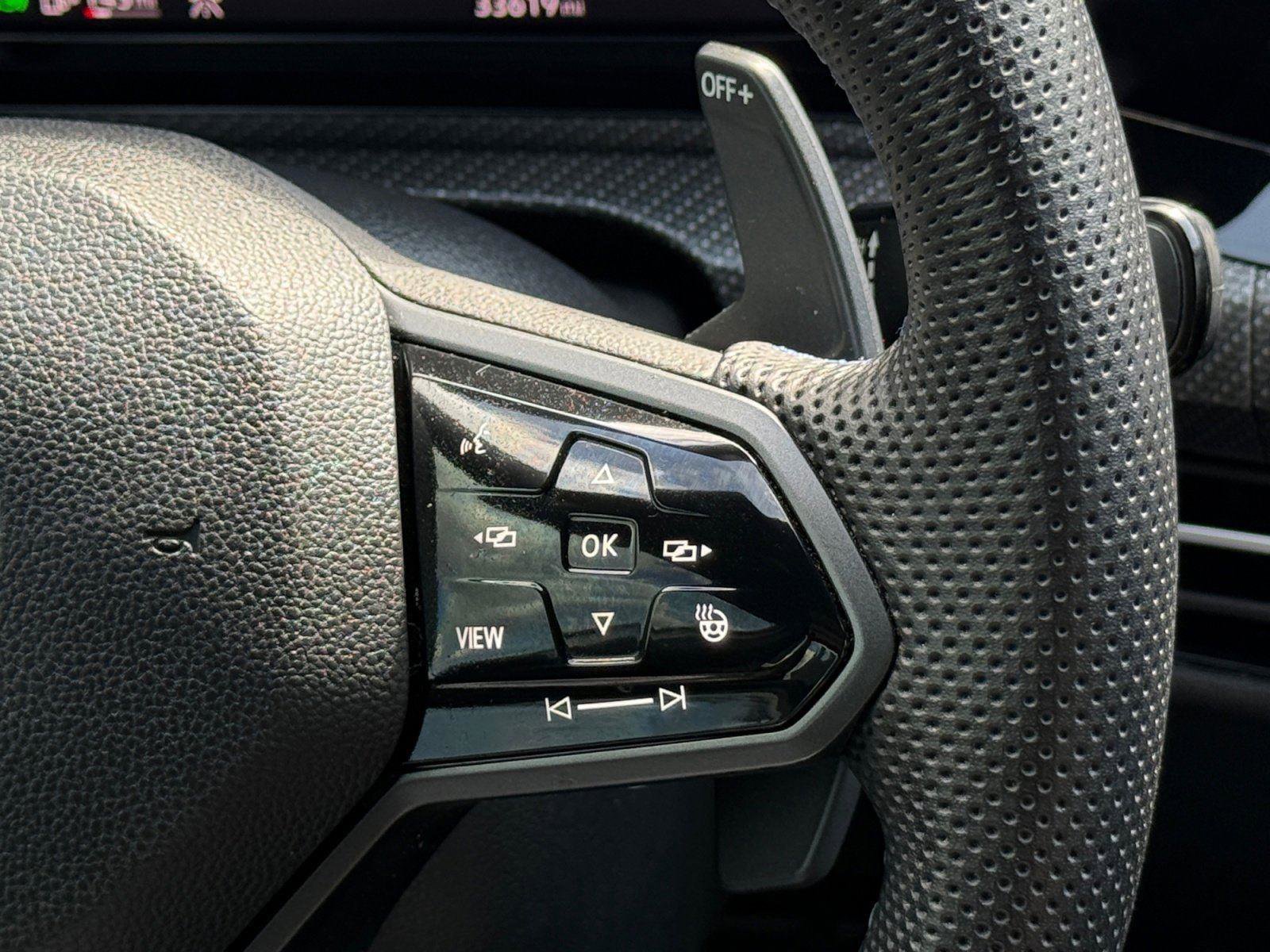 Used 2022 Volkswagen Golf R image 27