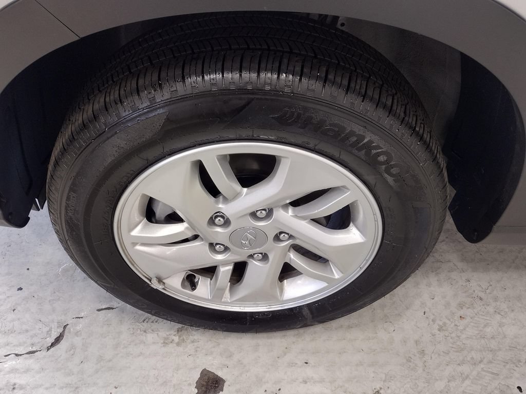 Certified 2026 Hyundai Venue SE FWD image 6