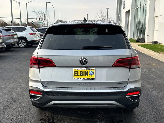 Certified 2023 Volkswagen Taos SE w/ Panoramic Sunroof Package image 5