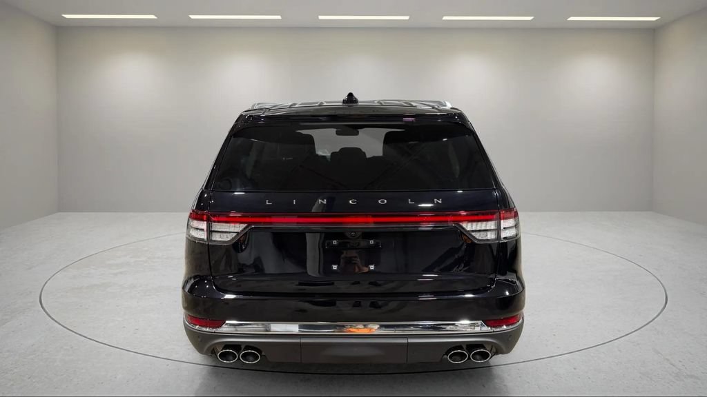 Certified 2025 Lincoln Aviator AWD image 4