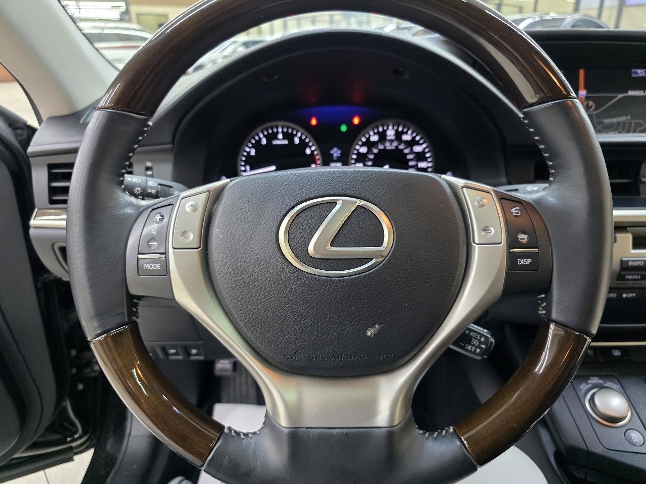 Used 2015 Lexus ES 350 w/ Luxury Package FWD image 29