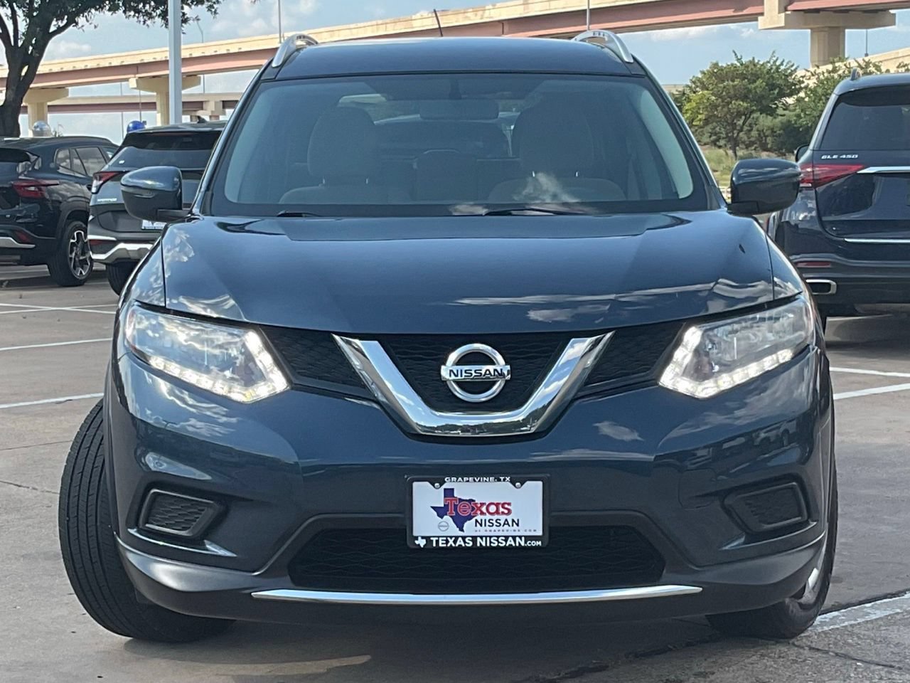 Used 2016 Nissan Rogue S w/ Appearance Package FWD image 2