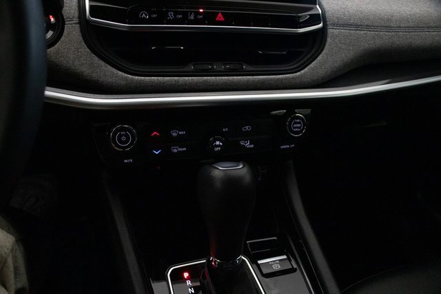 Used 2024 Jeep Compass Latitude image 31