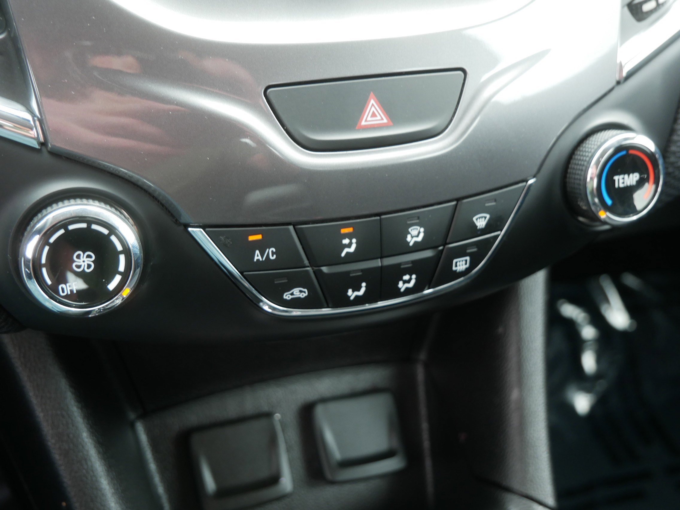 Used 2017 Chevrolet Cruze LT FWD image 27