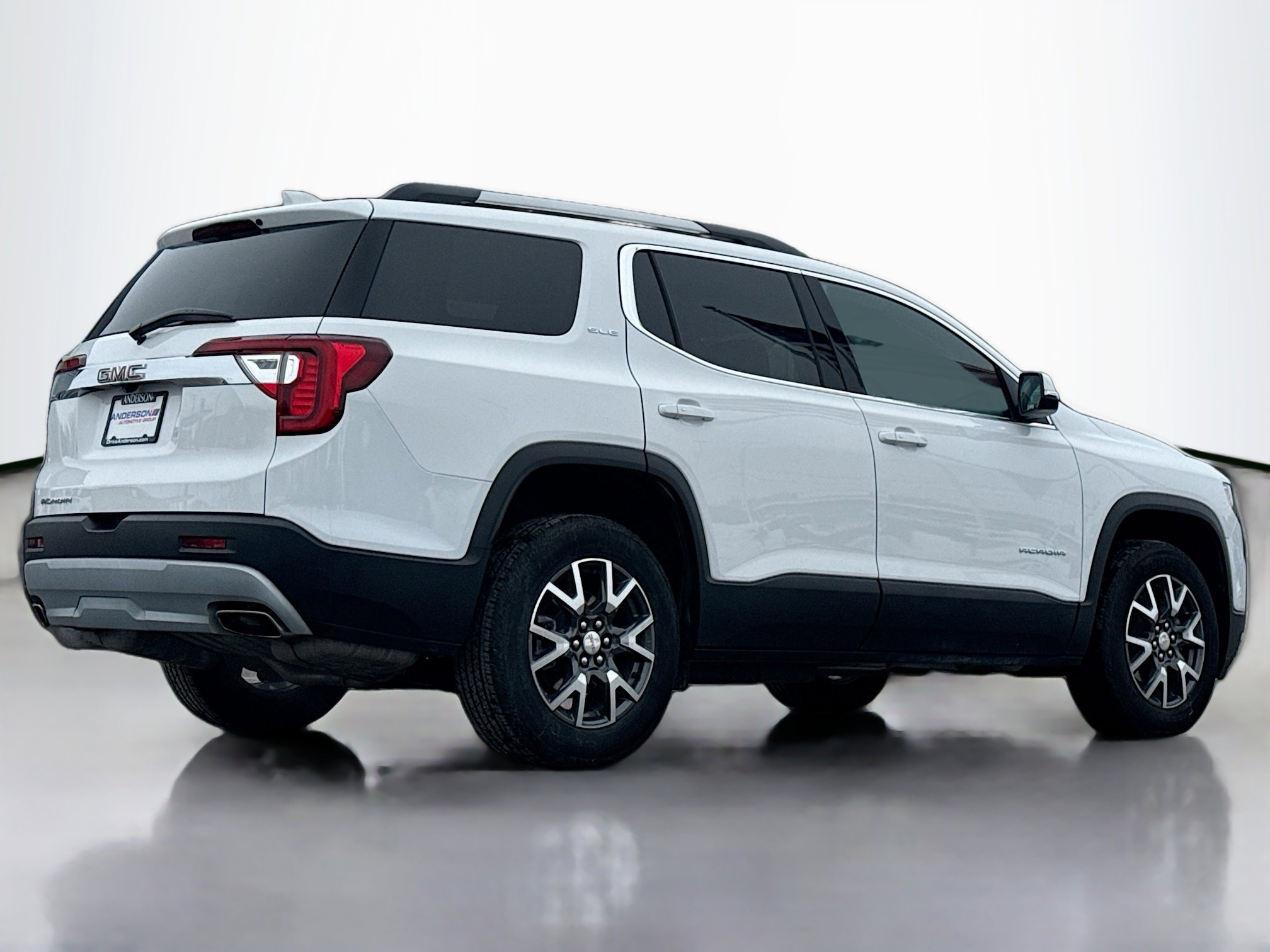 Used 2023 GMC Acadia SLE w/ Driver Convenience Package image 2