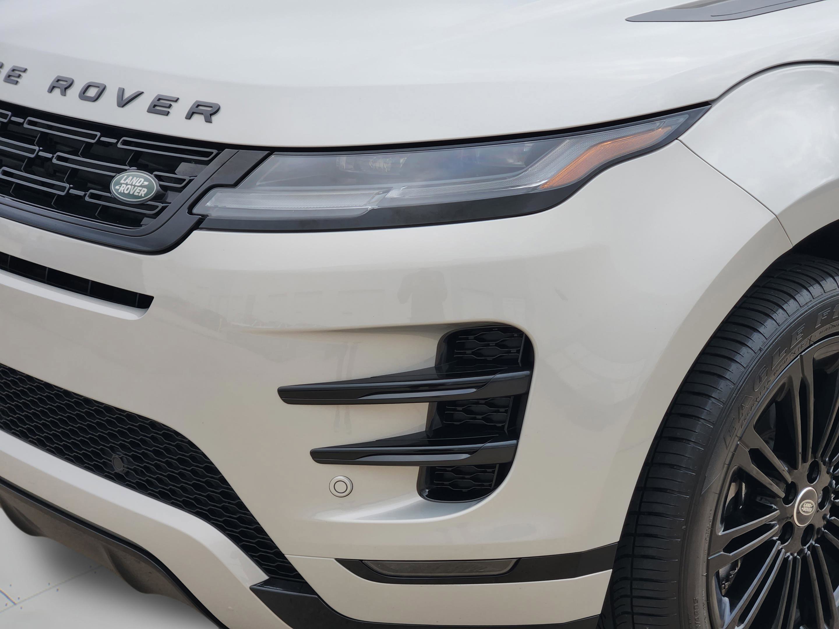Certified 2025 Land Rover Range Rover Evoque Dynamic SE AWD/4WD image 32