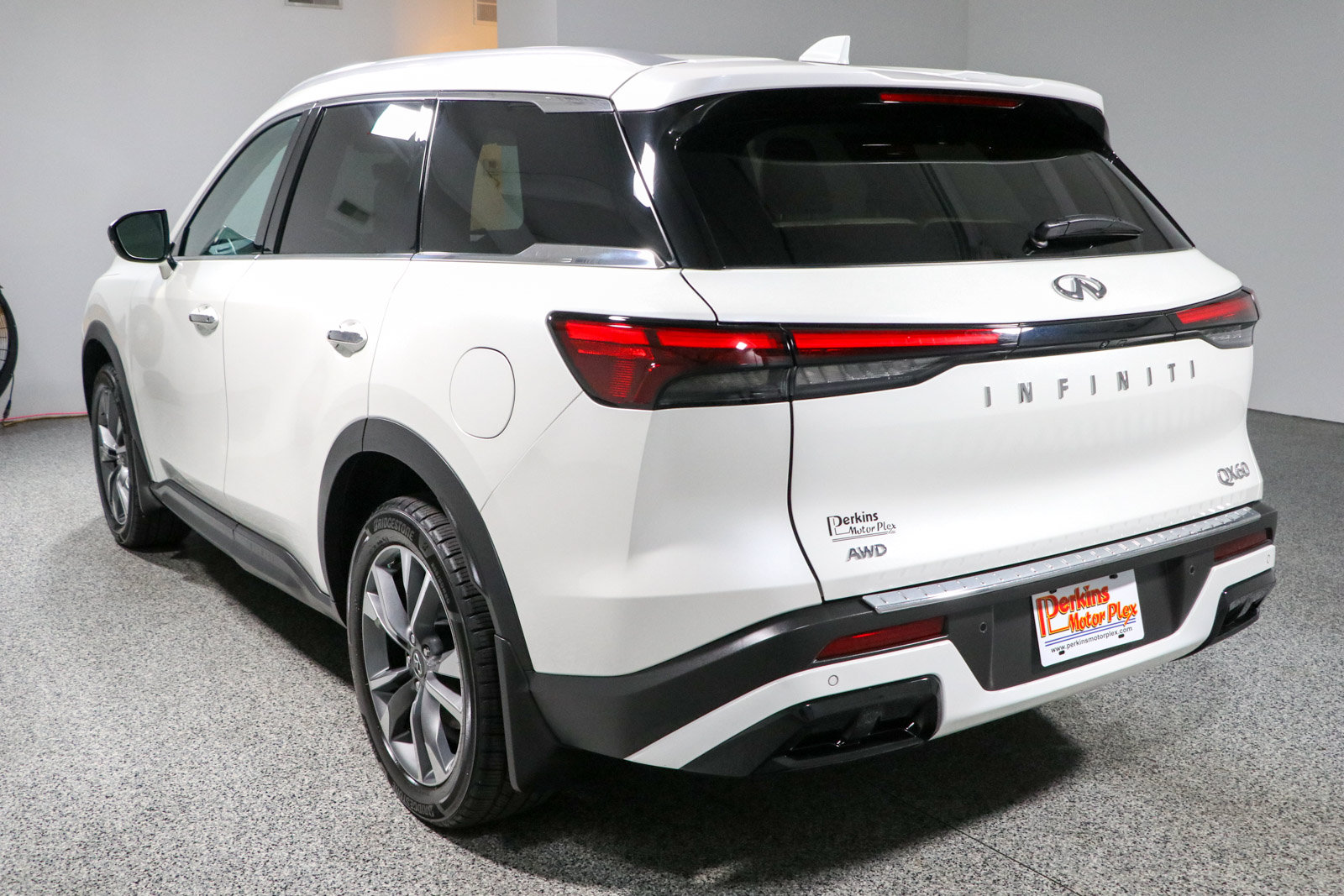 Used 2023 INFINITI QX60 Luxe w/ Vision Package AWD/4WD image 9