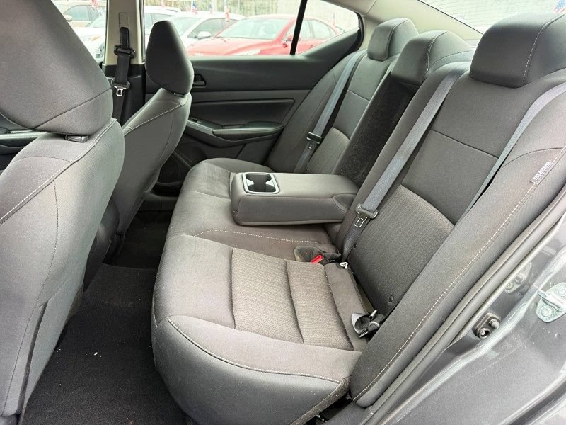 Used 2024 Nissan Altima 2.5 SV FWD image 13