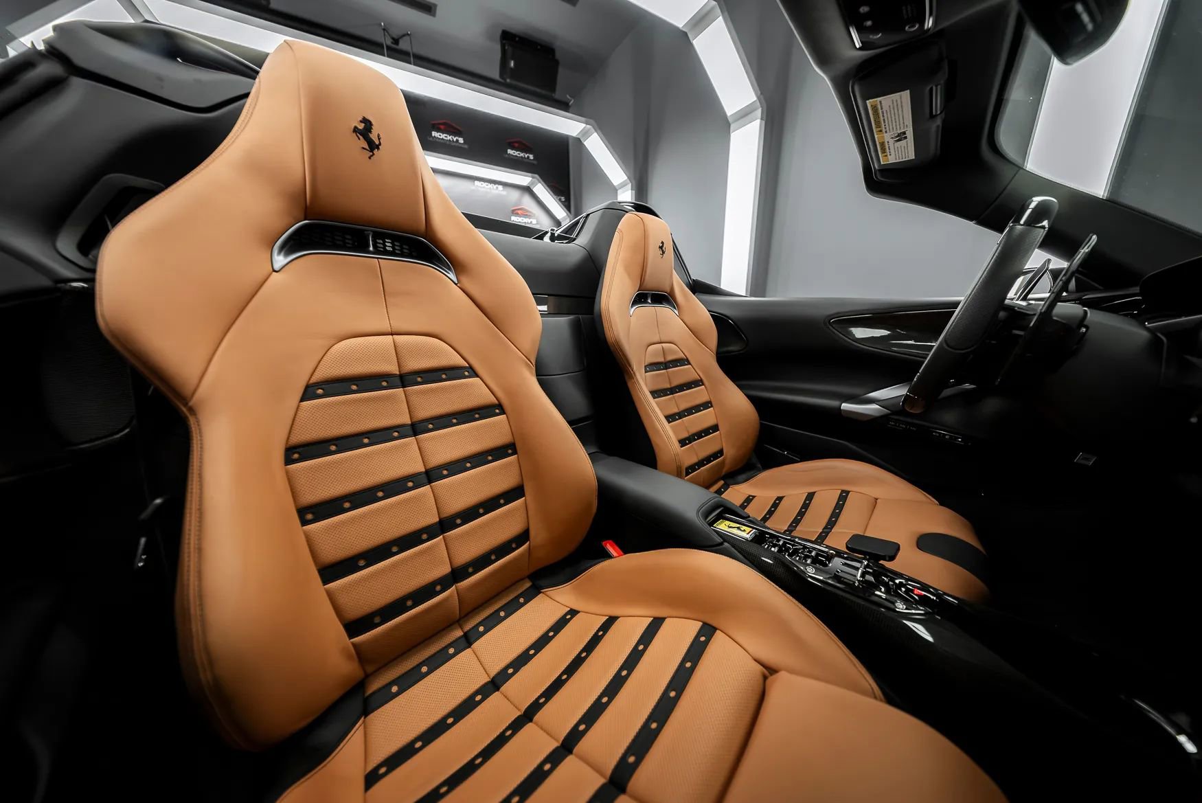 Used 2023 Ferrari SF90 Spider image 16