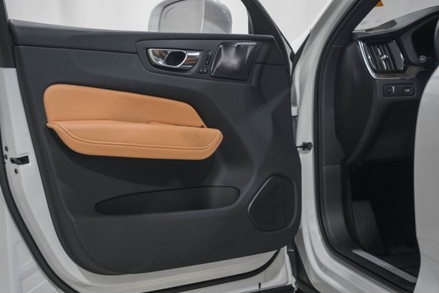 Used 2022 Volvo XC60 B5 Inscription w/ Climate Package image 36