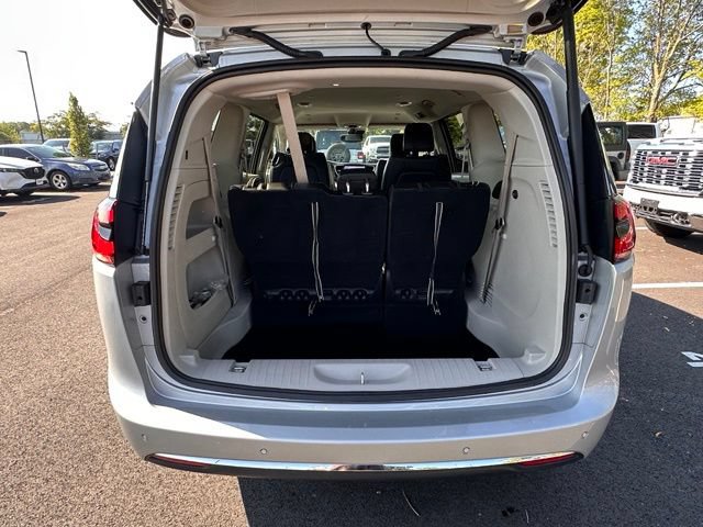 Used 2024 Chrysler Pacifica Touring-L FWD image 14