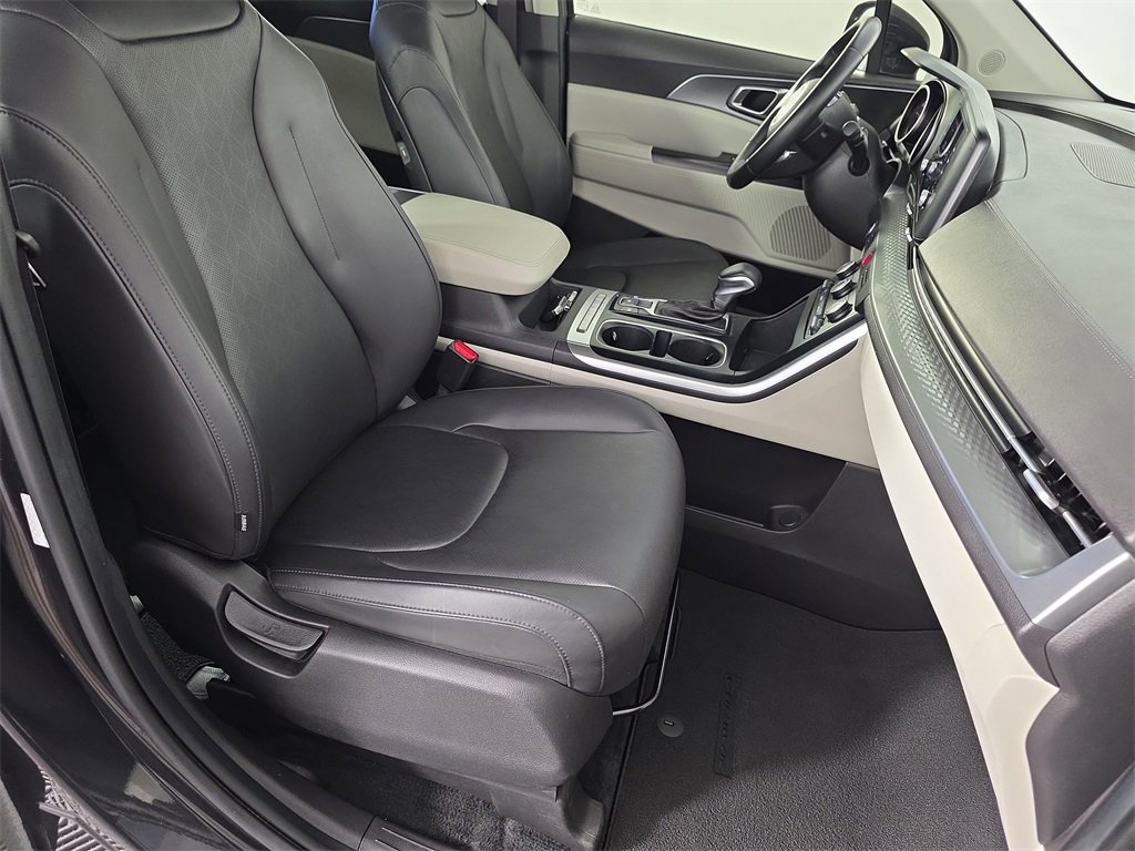 Used 2022 Kia Carnival LX image 41