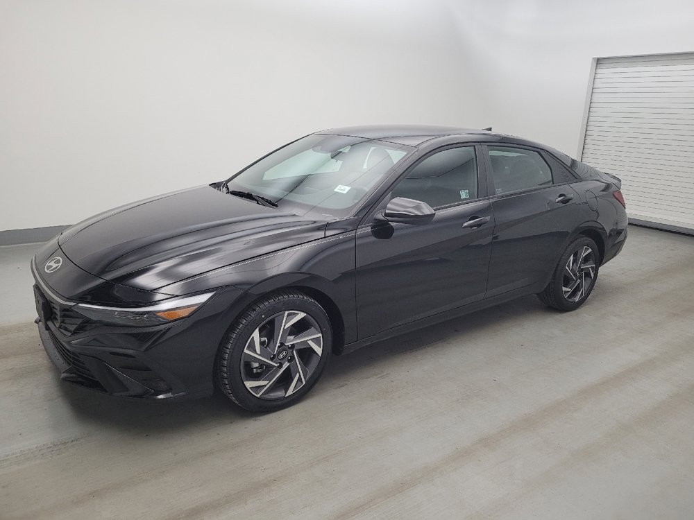 Used 2025 Hyundai Elantra Sport FWD image 2