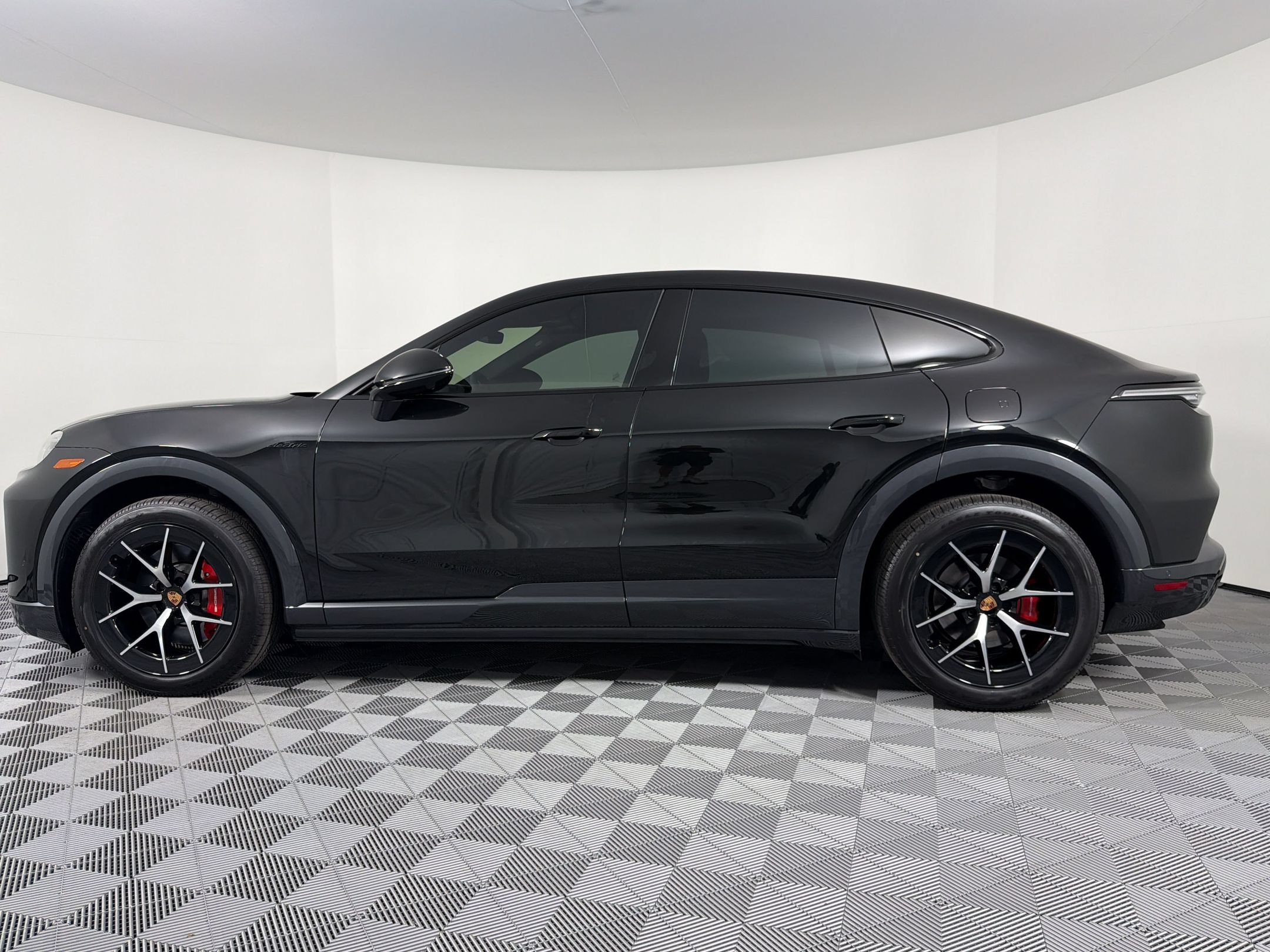 New 2026 Porsche Cayenne S AWD/4WD image 2