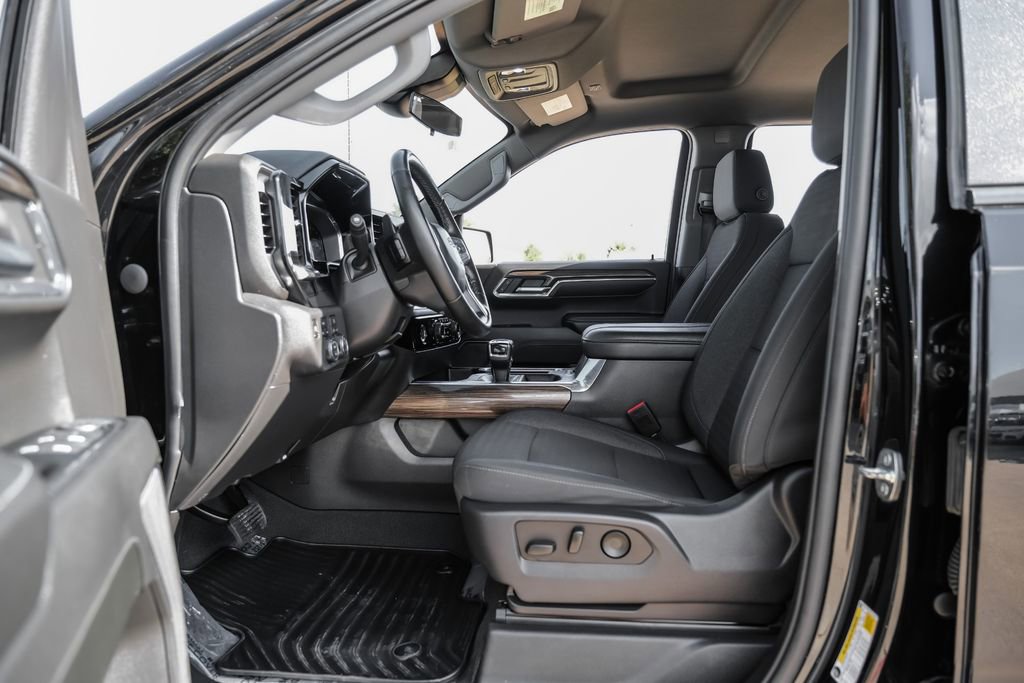 Used 2024 Chevrolet Silverado 1500 RST image 3