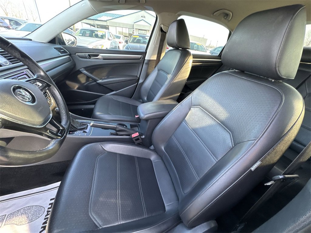 Used 2017 Volkswagen Passat 1.8T R-Line image 11