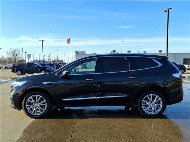 Used 2023 Buick Enclave Essence image 2