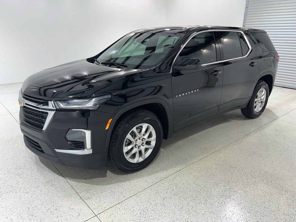 Used 2022 Chevrolet Traverse LS FWD image 1