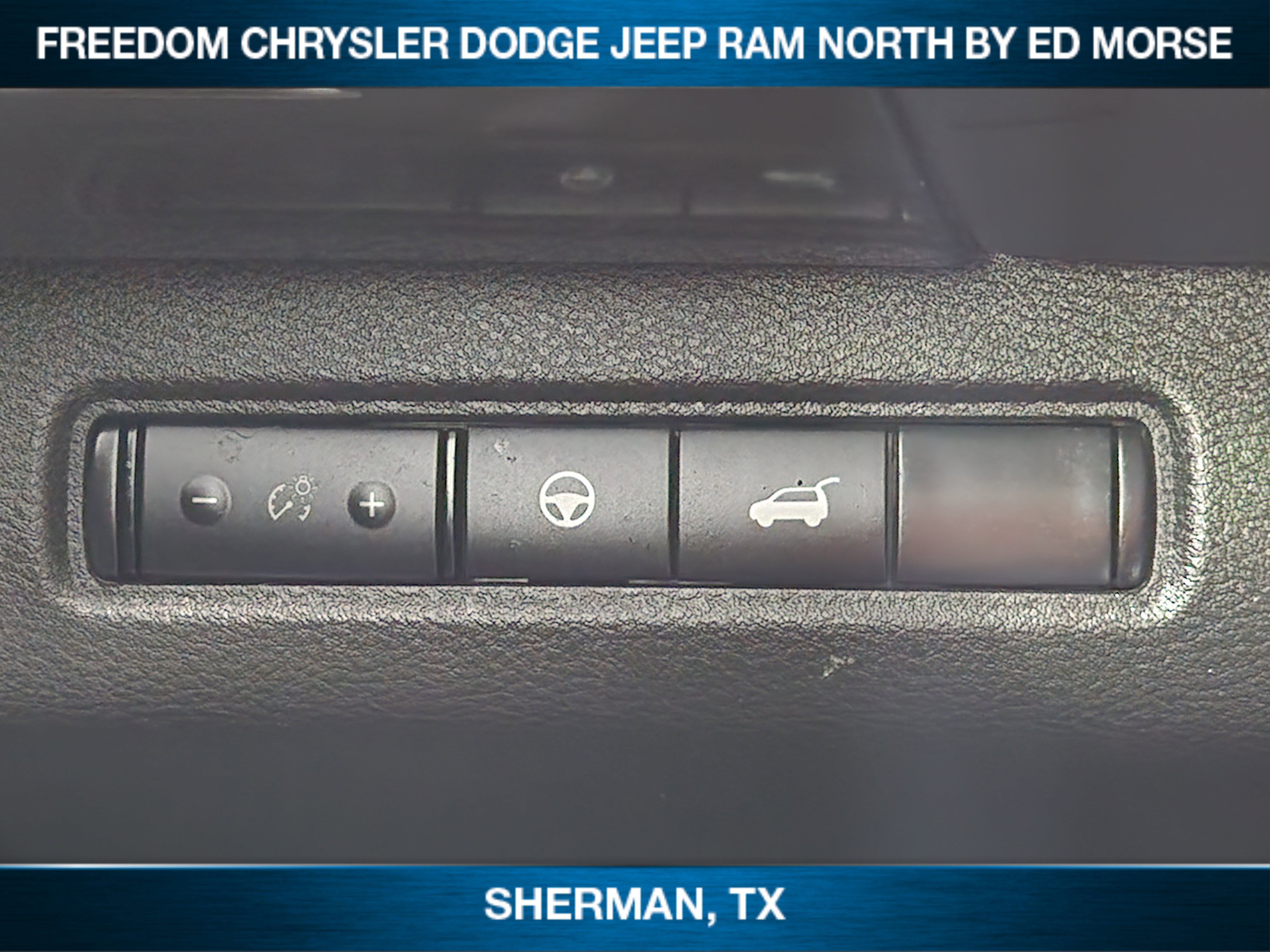 Used 2023 Nissan Pathfinder SL w/ Black Appearance Package FWD image 17