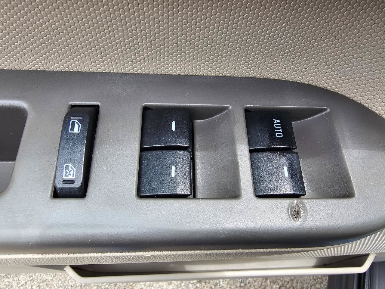 Used 2010 Ford Escape XLS FWD image 29