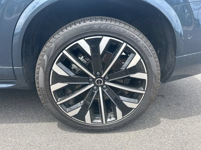 Certified 2025 Volvo XC90 B6 Plus AWD/4WD image 9