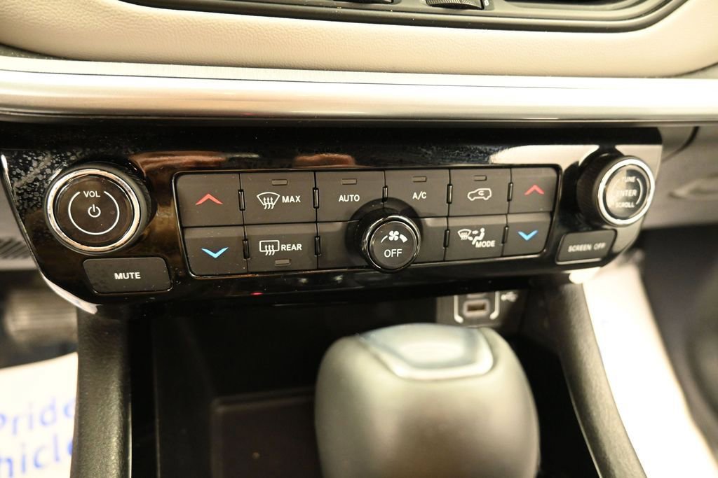 Used 2025 Jeep Compass Limited AWD/4WD image 37