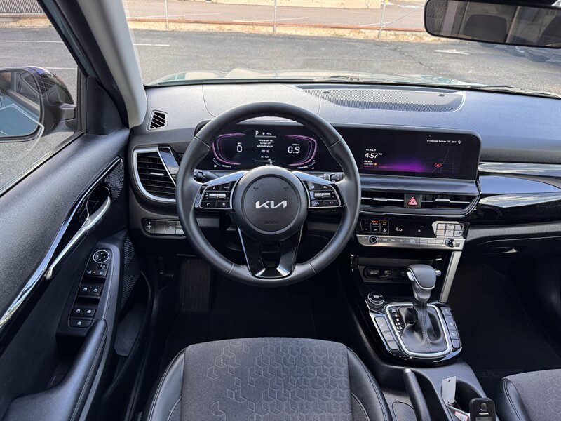 Used 2025 Kia Seltos S AWD/4WD image 15