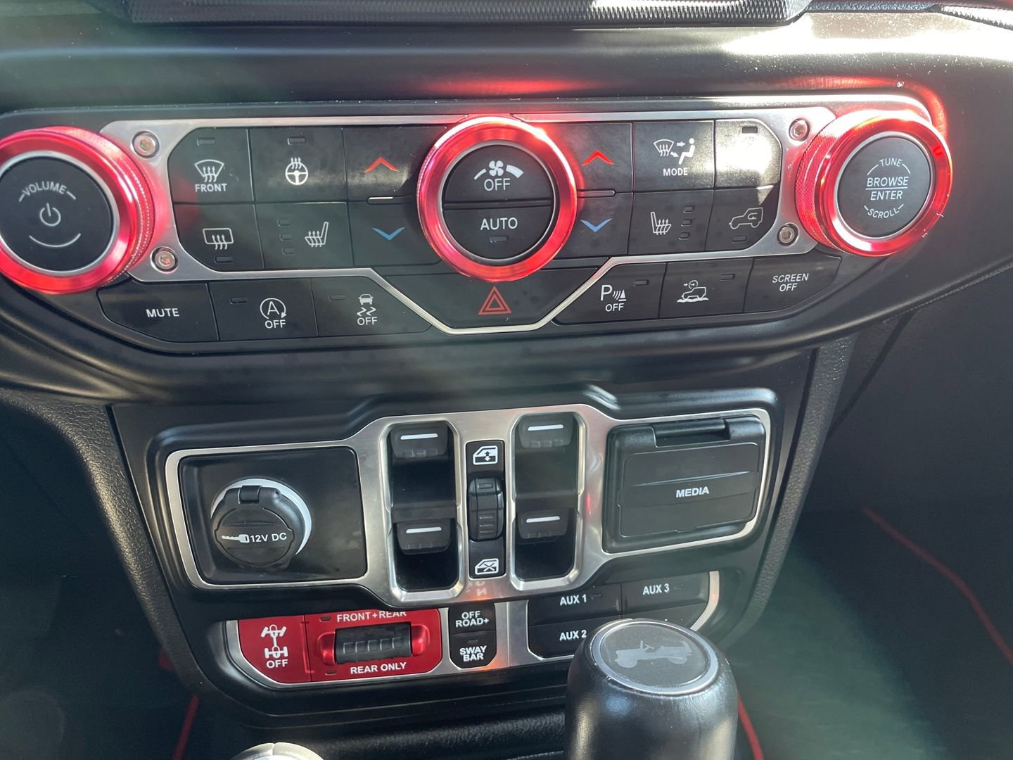 Used 2022 Jeep Wrangler Unlimited Rubicon w/ Steel Bumper Group AWD/4WD image 17