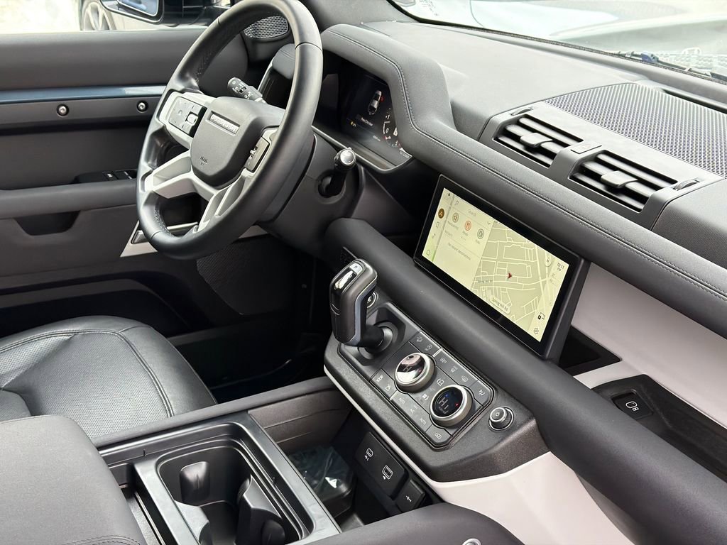 Used 2023 Land Rover Defender 110 S image 9